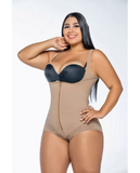 Body con cremallera y tirantes. 